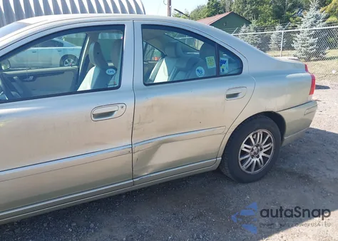 2005 Volvo S60 2.4 from USA, damaged, VIN YV1RS612852438288